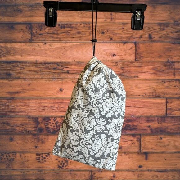 5 for $25🔥DSGN Baby Grey & White Pattern Nursing Cover - Picture 3 of 8